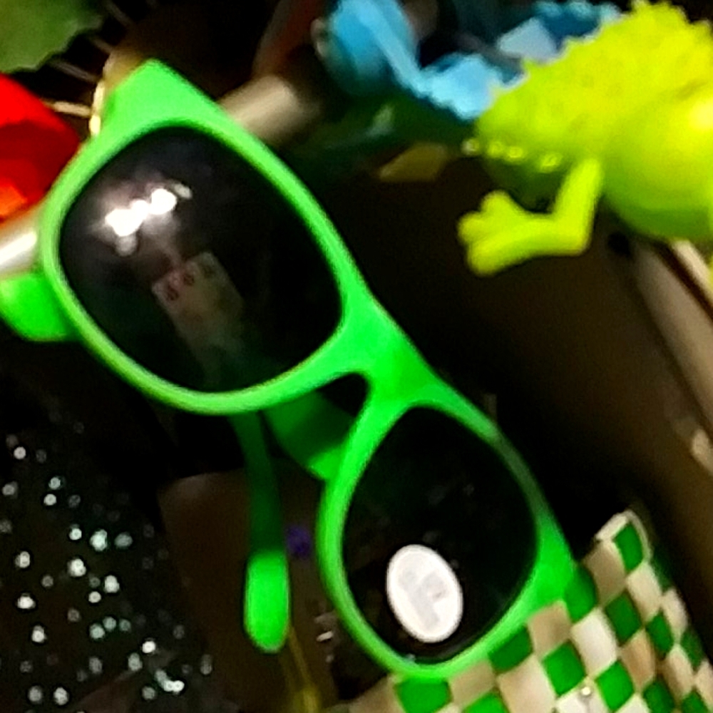 Green sunglasses small
